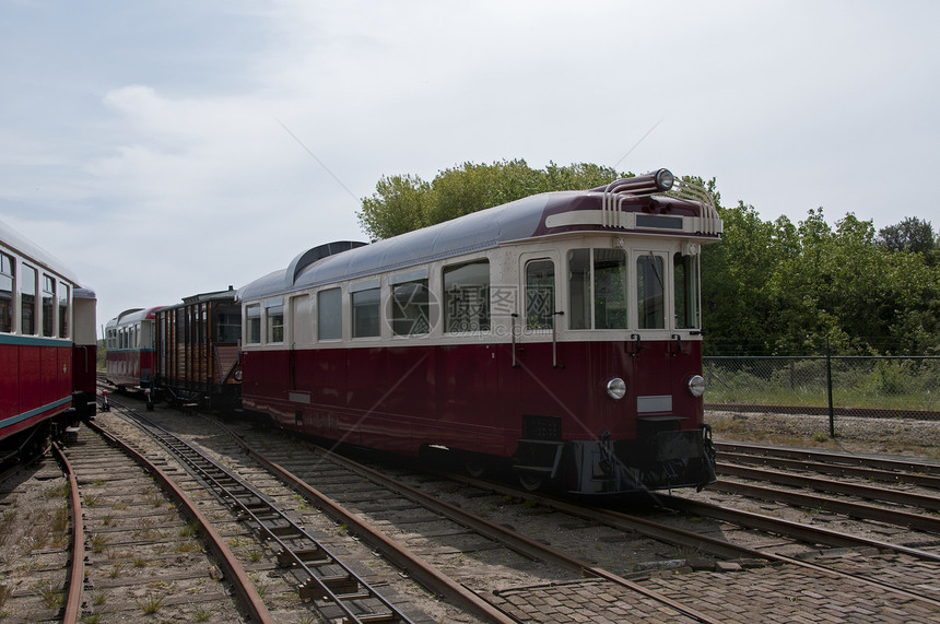 荷兰的旧电车车辆电缆交通红色铁路火车环境历史吸引力木头图片