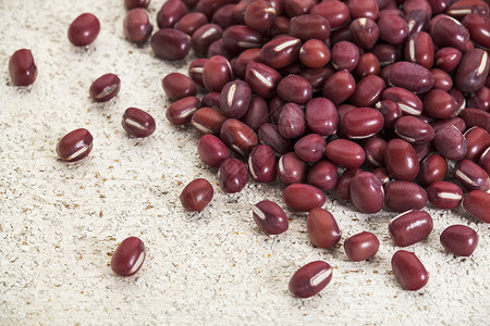 Adizuki 豆类木头白色红色小豆乡村食物背景图片