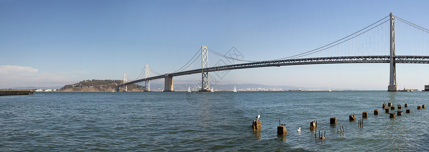 布埃纳斯旧金山湾上空奥克兰湾桥背景