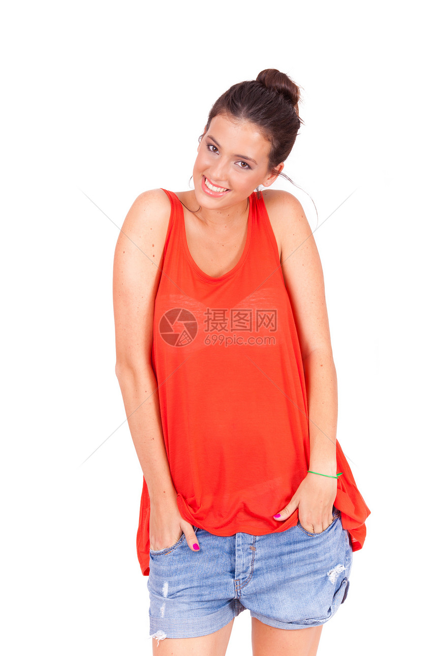 年轻美丽的快乐女性微笑的孤立肖像照片摄影师相机红色衬衫乐趣摄影白色短裤框架图片