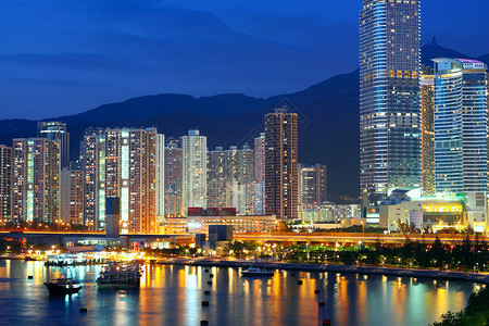 在香港市中心 黄昏的蓝色时辰太阳帝国办公室交通场景旅游建筑旅行市中心天空背景