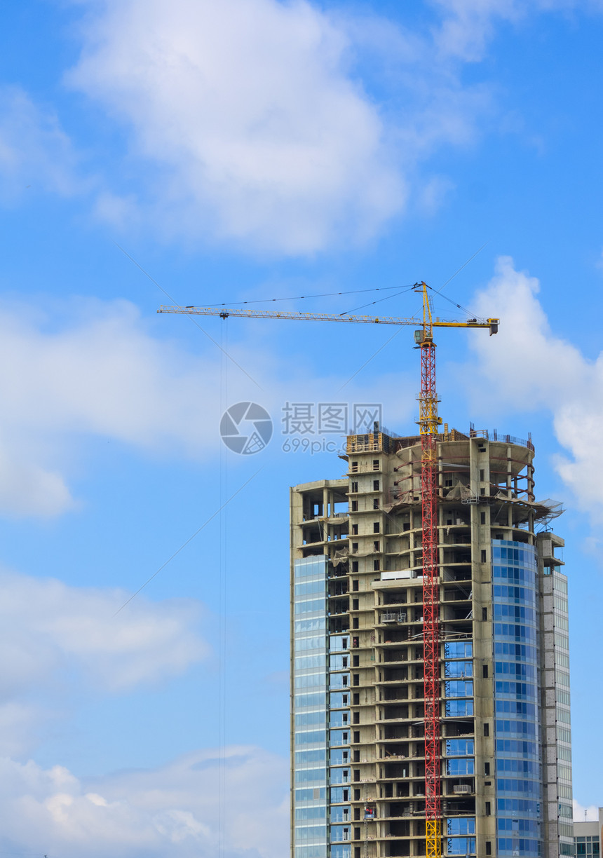 现代建筑正在建设中 以蓝天为基准职场摩天大楼构造窗户财产生长蓝色天空城市办公室图片
