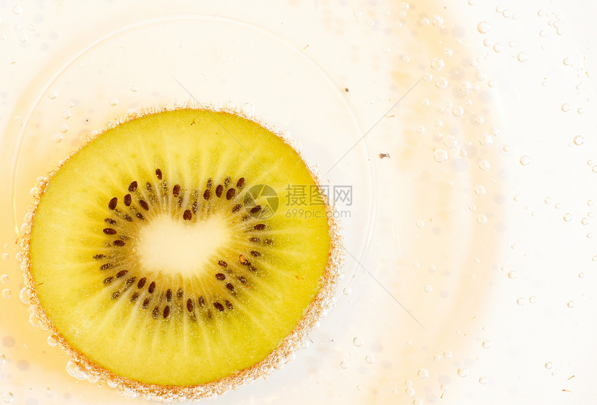 Kiwi 水果种子果汁宏观气泡圆圈甜点生活营养饮食液体图片