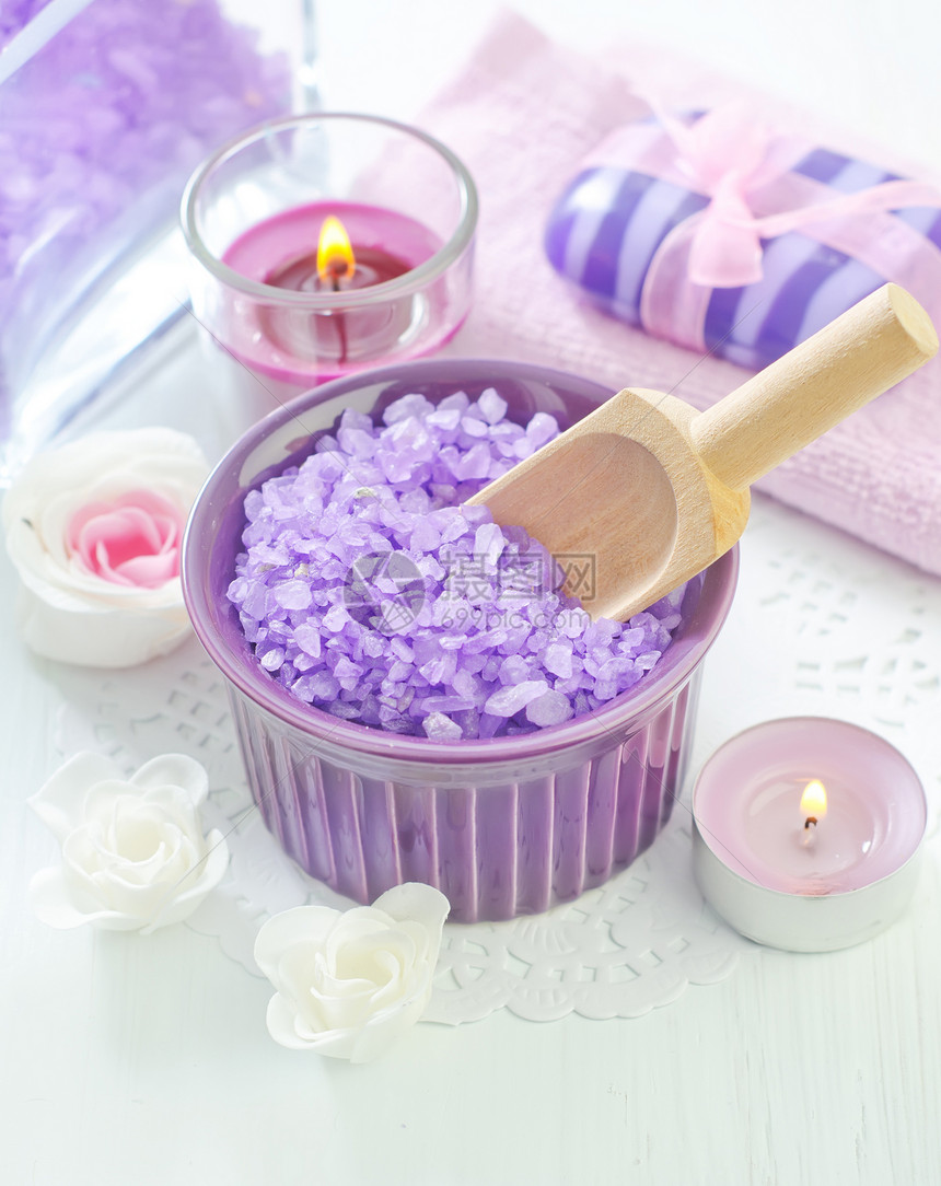 海盐 肥皂和蜡烛生活香气草本植物产品治疗身体紫丁香洗澡呵护花朵图片