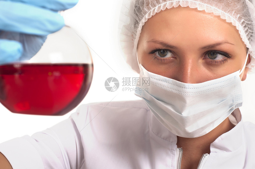 美容女科学家在实验室里工作红色测试生物学习技术蓝色手套科学塑料技术员图片