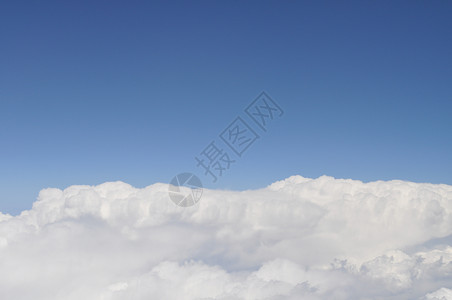 Ariel 云视图气氛多云天空蓝色地平线灰色背景图片