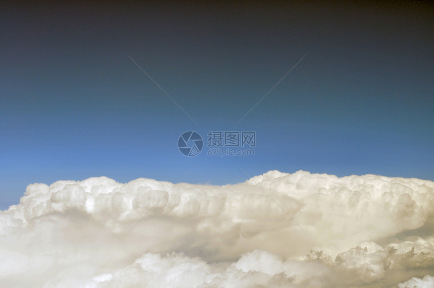 Ariel 云视图天空地平线灰色蓝色气氛多云图片