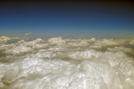 Ariel 云视图蓝色多云地平线灰色气氛天空背景图片