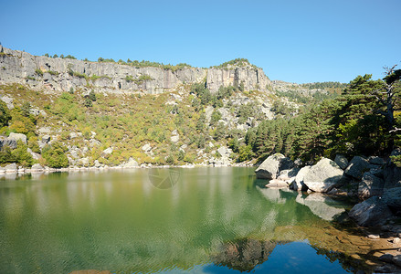 山区环礁湖森林风景顶峰高山高地水平反射山脉高清图片