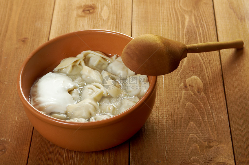 传统俄罗斯食物pelmeni饺子面粉烹饪厨房盘子美食午餐糕点水饺图片