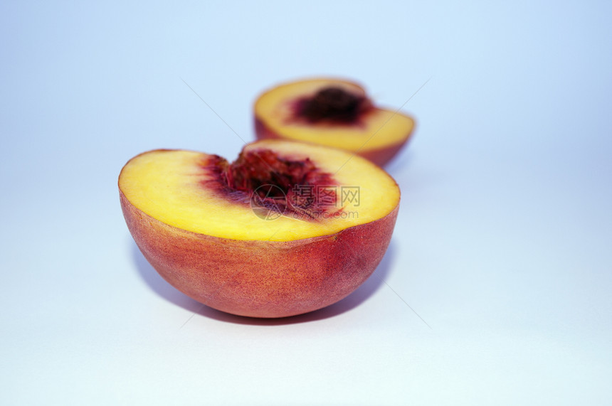桃子一半图片