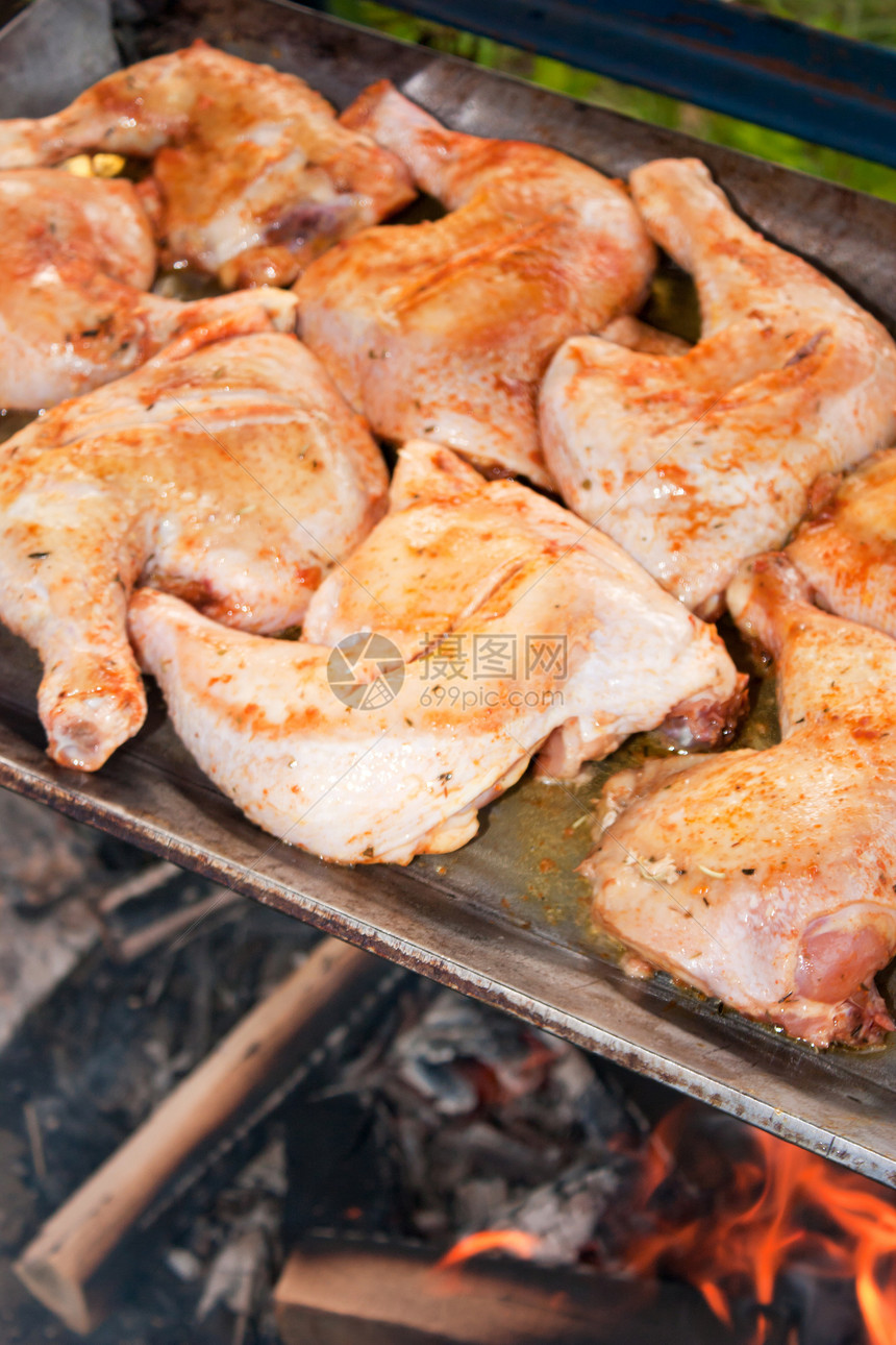 鸡肉加香料烹饪食物午餐烧烤润滑脂烘烤大腿家禽果汁辣椒图片