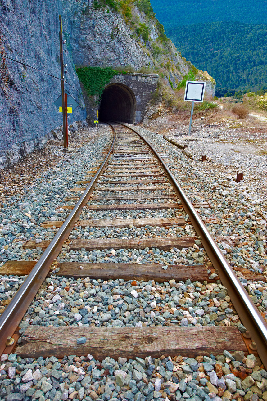 旧铁路危险森林峡谷基础设施隧道路线石头岩石运输孤独图片
