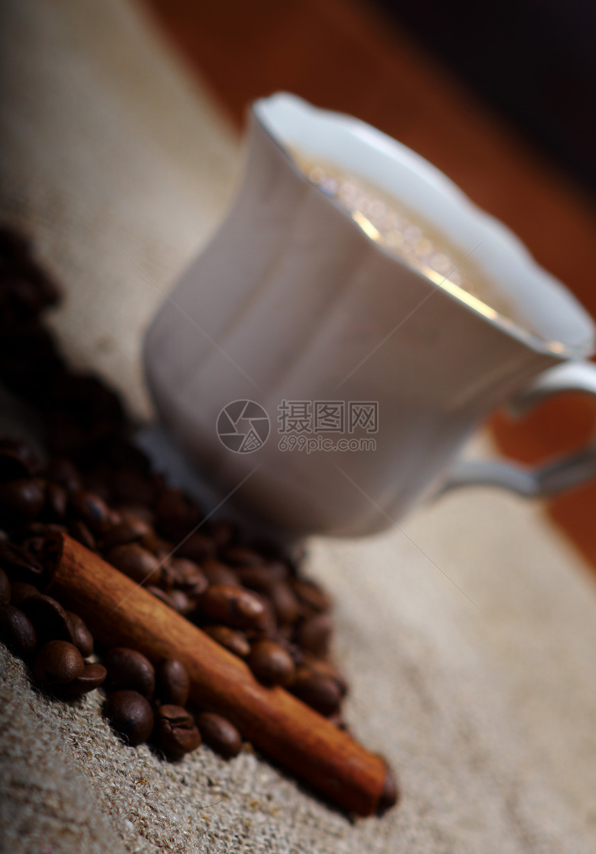 咖啡杯加肉桂饮料飞碟香料棕色静物香味陶瓷咖啡餐具液体图片
