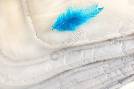 白床单重量棉被寝具纺织品白色青色羽毛羽绒被家庭背景图片