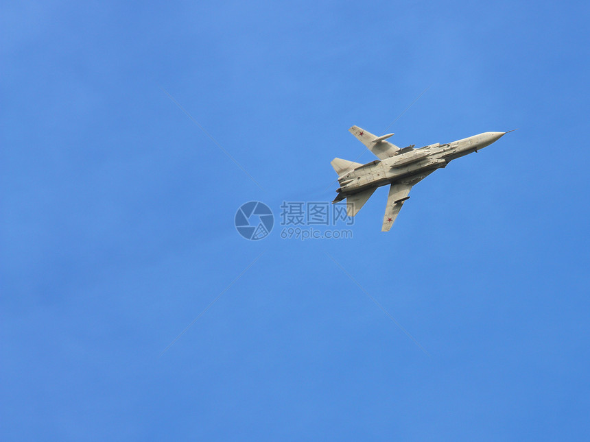 空中飞机与喷气式飞行航班喷射天空倾斜蓝色运输飞机对角线高架日光图片