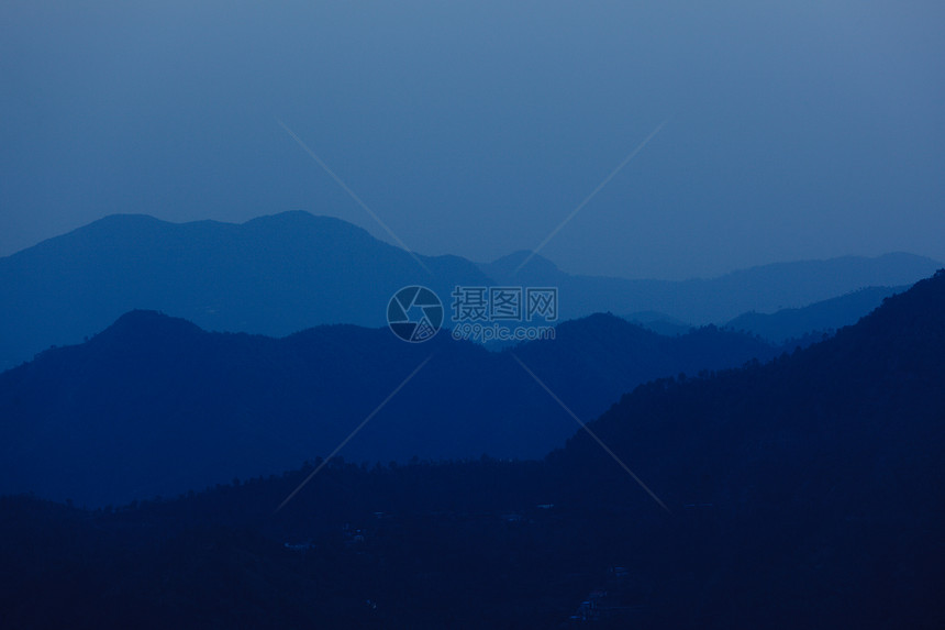 山山脉蓝色黑暗丘陵日落山脉紫色场景水平风景图片