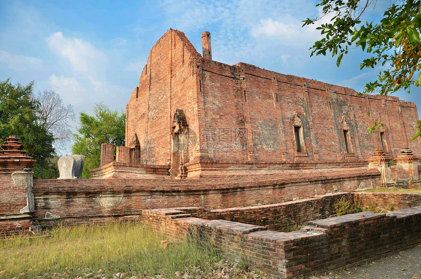 泰国Ayutthaya古老寺庙和纪念碑蓝色王国建筑地标反射游客宗教宝塔建筑学遗产图片