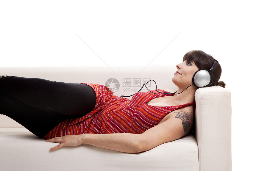 听音乐闲暇女孩女性微笑音乐白色耳机房间房子客厅图片