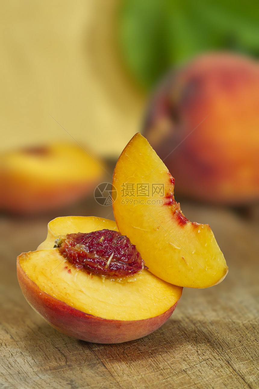 新鲜桃子水果果味黄色图片