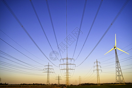 电力塔宽度桅杆运输能源天空电缆金属网络转子背景图片