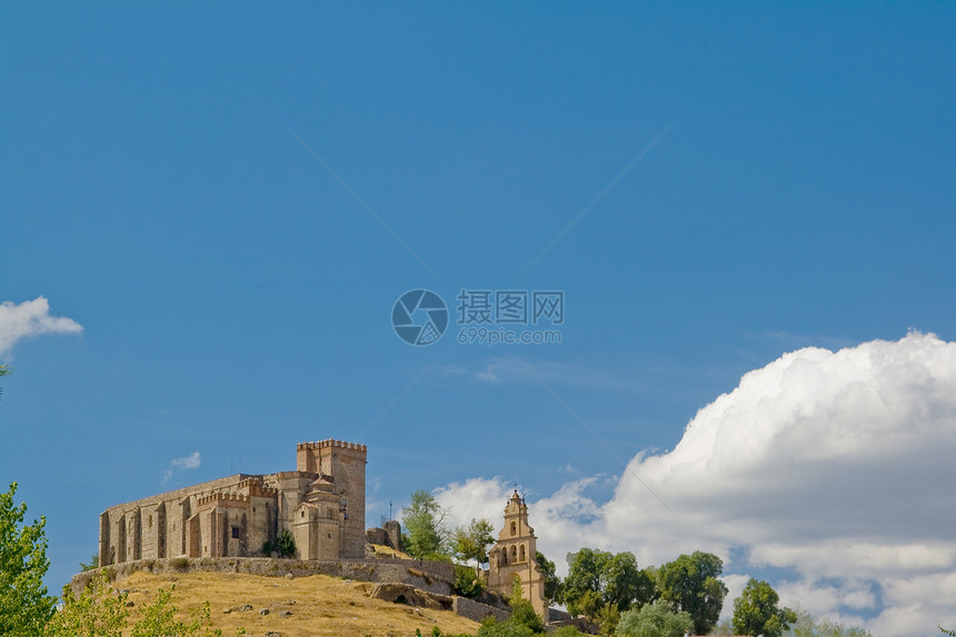 城堡  阿勒塞纳堡垒石头围墙岩石顶峰避难所图片