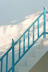 建造希腊风格的蓝色古老楼梯背景图片