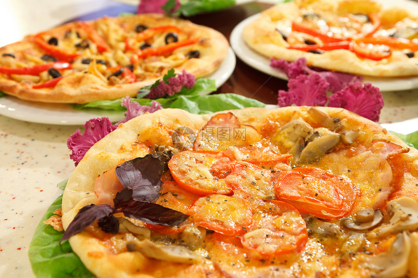 意大利比萨餐厅午餐厨房蔬菜香料食物胡椒脆皮小吃香肠图片