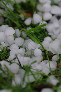 圆冰球水晶暴雨沉淀雷雨溪流风暴洪水谷物气候雨量高清图片