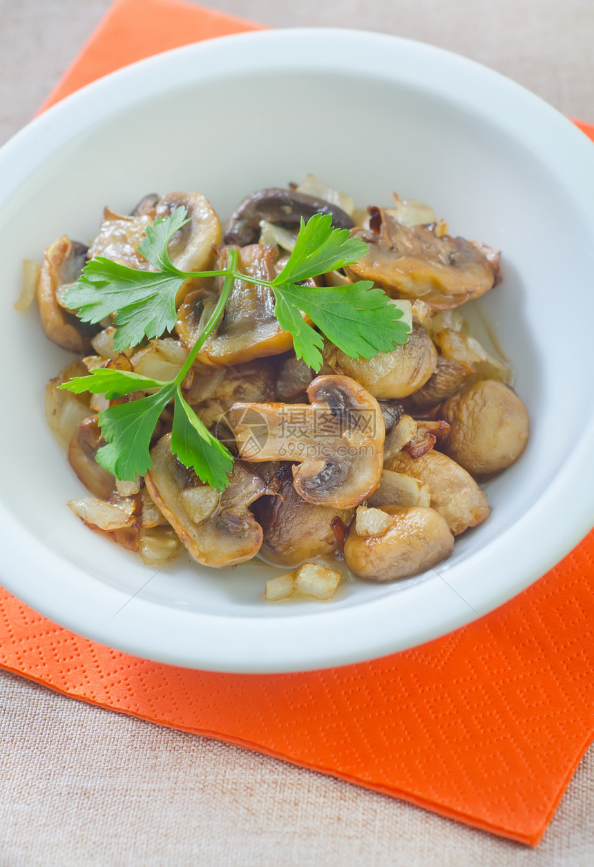 煎蘑菇烹饪饮食木头油炸菌类小吃乡村营养蔬菜餐巾图片