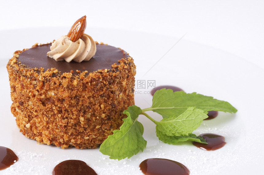微型巧克力蛋糕巧克力杏仁盘子配料美味餐厅餐饮烹饪脆皮美食图片