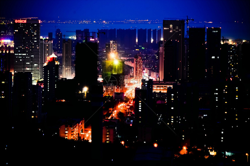 青岛风景山顶建筑物城市灯光天空图片