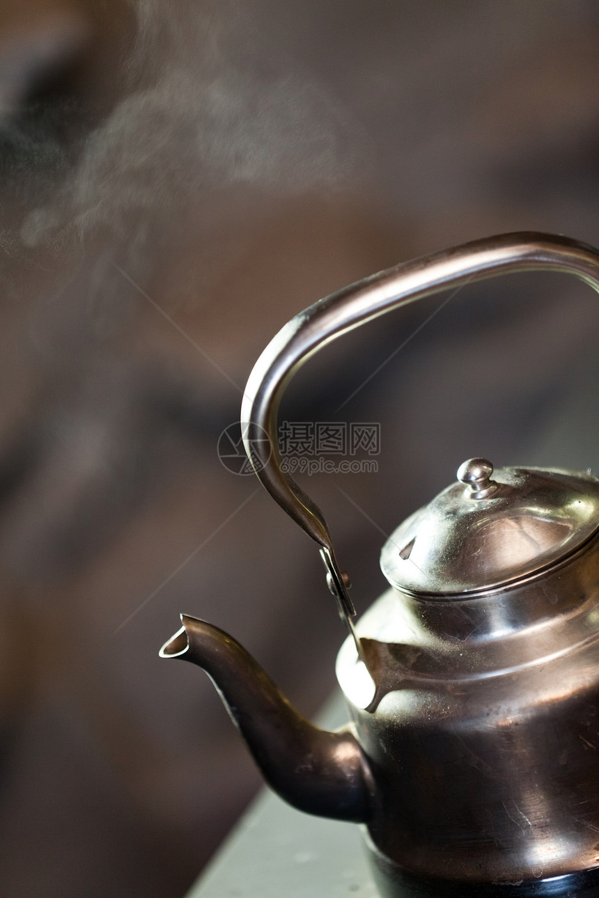 沸水壶火炉烹饪蒸汽金属反光厨房茶壶厨具美食图片