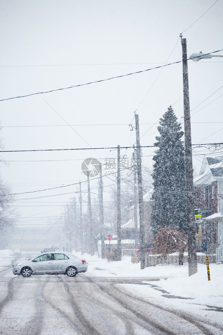 被雪覆盖的道路 车轮的印记街道季节胎迹天气泥路照片温度状况旅行场景图片