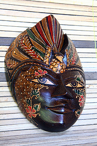 木制面罩神话动机艺术木头装饰品背景图片