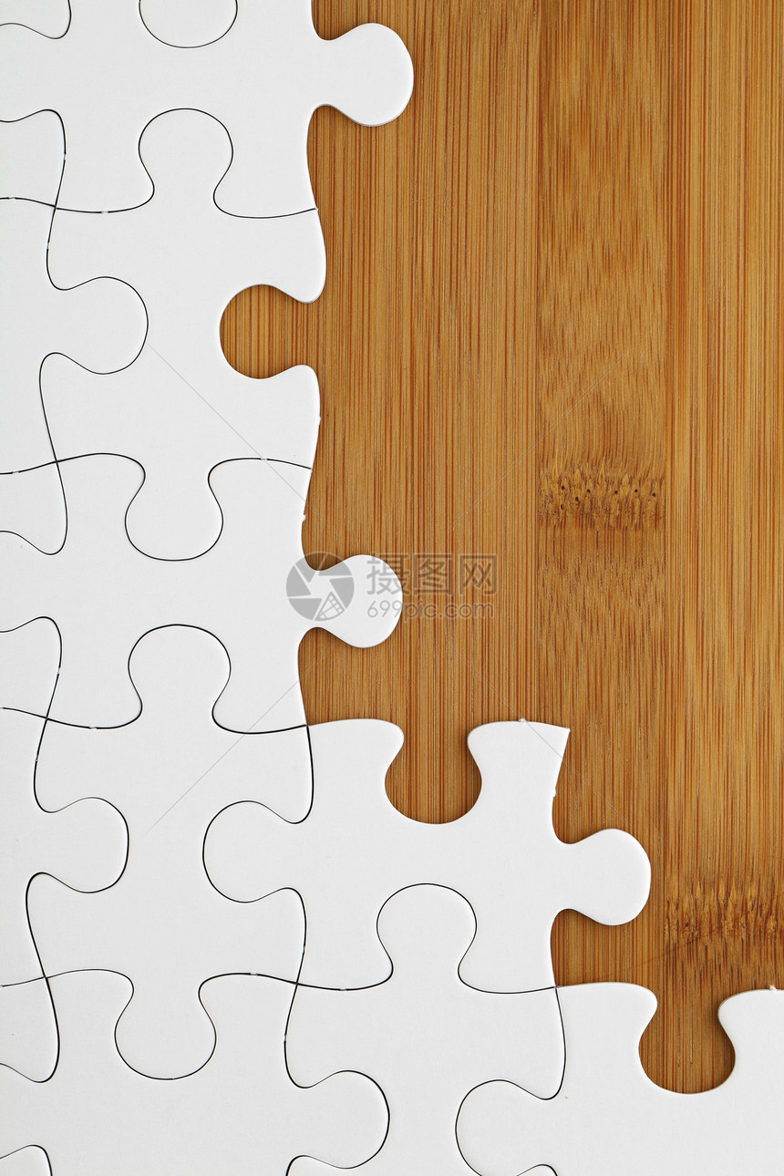 木板上的谜题游戏挑战白色合作斗争木头创造力概念工作玩具图片