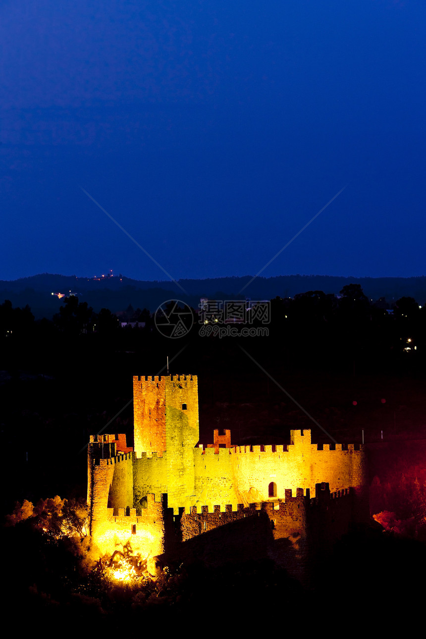 夜间阿尔穆拉尔城堡 葡萄牙里巴蒂霍图片