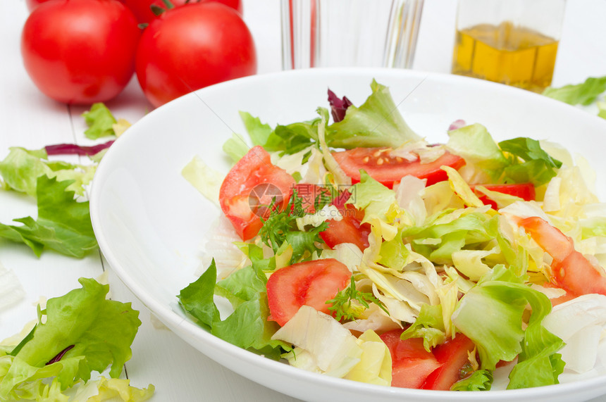 新鲜蔬菜沙拉生物美食维生素食物福利午餐红色白色营养盘子图片