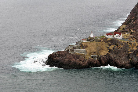 圣约翰岛圣约翰的灯塔支撑沿海海景海洋安全情景悬崖岩石海岸导航背景