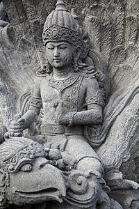 加鲁达·维斯努·肯卡纳雕像背景图片