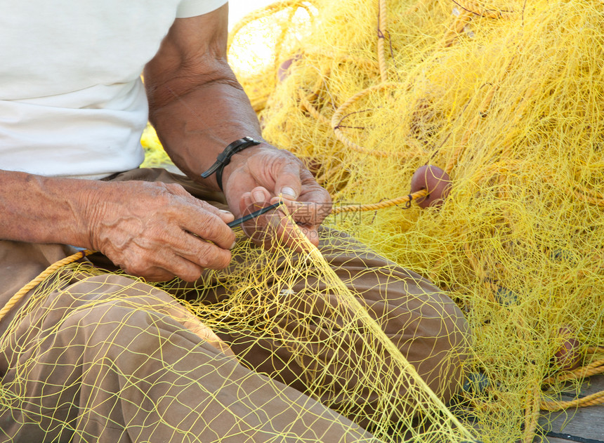 希腊的渔民渔网在希腊兴建捕鱼网图片