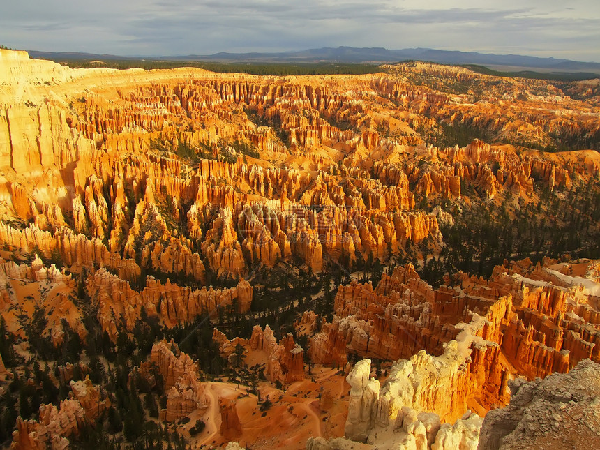 日出时的感应点风景旅行橙子编队地标地质学峡谷游客巨石岩石石头图片