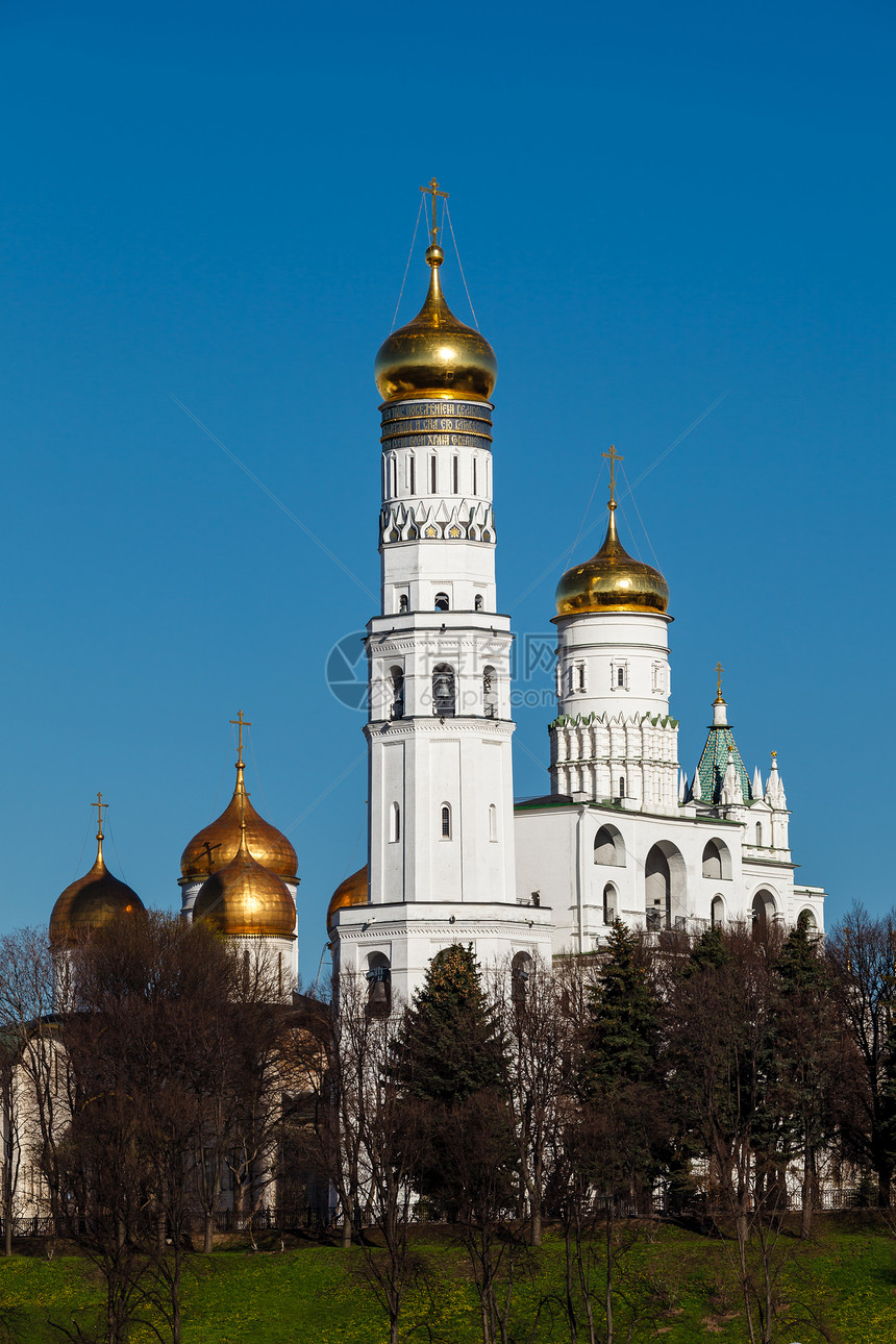 俄国莫斯科克里姆林宫墙后面的伊凡大钟塔建筑首都历史性旅行教堂文化教会历史金子宗教图片
