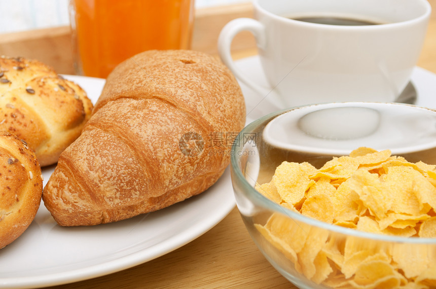 床早餐咖啡玻璃枕头杯子食物托盘盘子玉米片饮料卧室图片