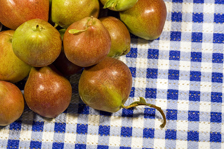 梨类组水果厨房桌子营养团体正方形食物叶子蓝色绿色背景图片