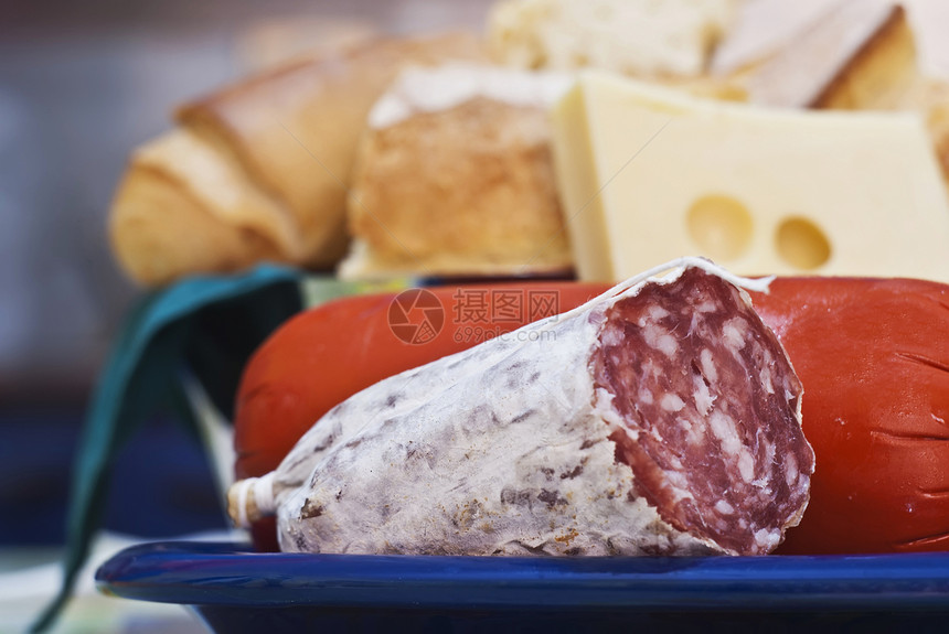 意大利语开胃菜熏制午餐食物套管脂肪面包香肠香料牛肉产品图片