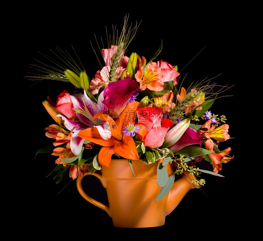 浇水罐中的花束玫瑰庆典兰花礼物橙子念日雏菊展示花瓣百合图片