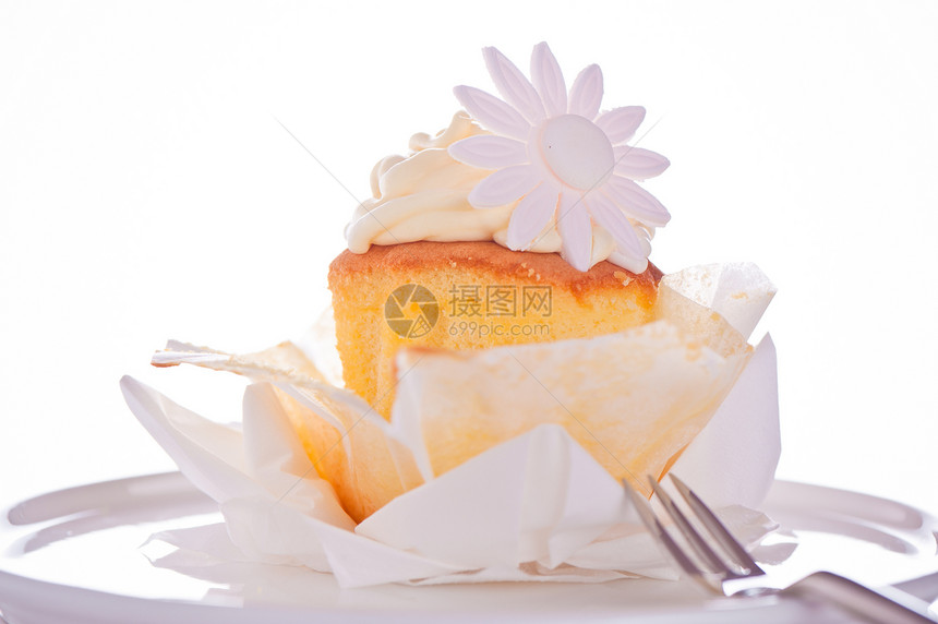 蛋糕加香草奶油和糖花 在白色的背角上婚礼美食蓝色糖艺冰镇奢华派对生日沙漠食物图片