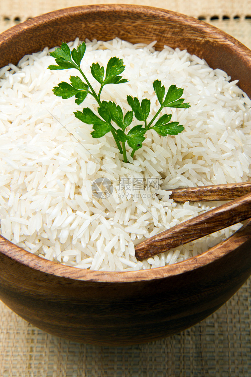 未煮米饭糖类盘子宏观蒸汽木头谷物玉米饮食抛光粮食图片