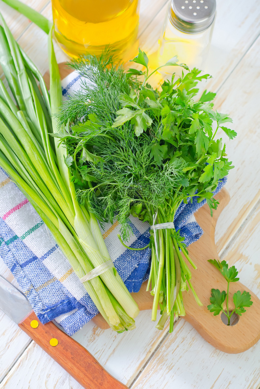 洋葱和其他绿菜香料烹饪小枝蔬菜健康叶子食物植物芳香饮食图片